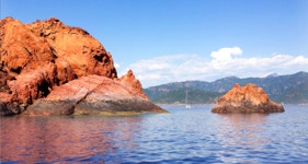 roches rouges de la presqu'ile de Scandola, gole de Girolata, en Corse ©MadoZiruddu 
