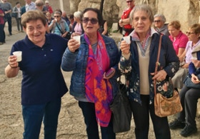 Francine accompagnées de clientes ravies à Notre Dame de la Serra à Calvi en Corse