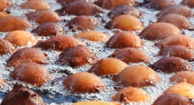 beignets sucrés à base de brocciu, préparés traditionnellement à l'occasion de fêtes en Corse ©MadoZiruddu 