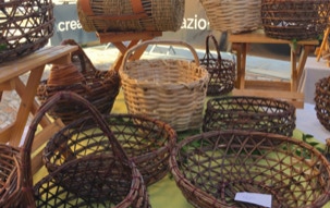 la vannerie est un savoir-faire corse ancestral dont il ne reste qu'une dépositaire Natalina Figarella