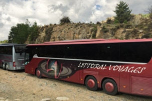 autocars de tourisme sur les routes de Corse