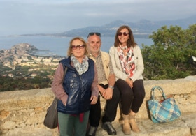 Valérie et ses clients italiens à Notre Dame de la Serra à Calvi en Corse