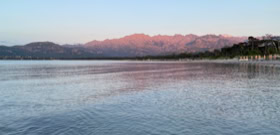 Sunset sur les montagnes autour de la Baie de Calvi en Corse