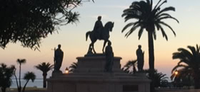 Statue représentant Napoléon 1er et ses frères, située sur la Place De Gaulle à Ajaccio en Corse ©MadoZiruddu 