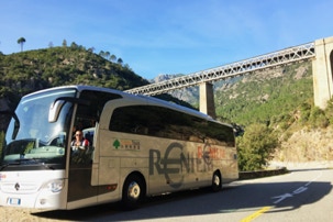 autocars de tourisme sur les routes de Corse