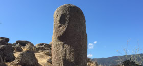Statue menhir sur le site de Filitosa, commune de Solacaro en Corse ©MadoZiruddu 