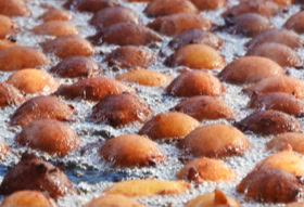 beignets sucrés à base de brocciu, préparés traditionnellement à l'occasion de fêtes en Corse ©MadoZiruddu 
