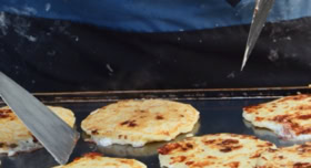 Migliacciole, spécialité à base de fromage frais cuite sur une plaque très chaude ©MadoZiruddu 