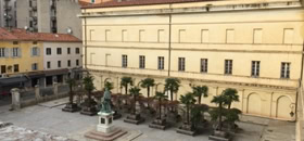 La cour du Palais Fesch, musée d'Art qui abrite les collections léguées à la ville Ajaccio en Corse, par Josesph Fesch, oncle de Napoléon Bonaparte ©MadoZiruddu 