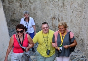 Monique et ses clients dans la citadelle de Calvi en Corse