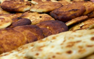 les faculelle sont des spécialités sucrées de Corté en Corse à base de Brocciu frais cuites au four sur une feuille de chataignier